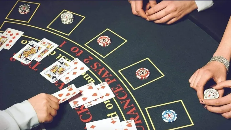 Chiến lược đánh bài Xì Dách Hoàng Gia cho người mới